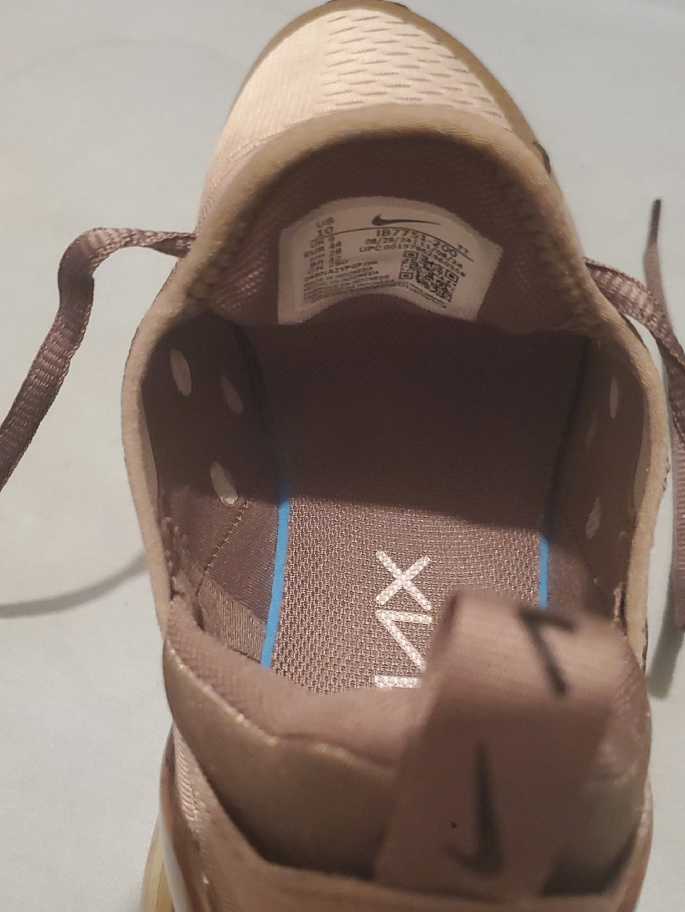 Nike Men’s Sneakers in Taupe and Olive - Picture 10 of 10